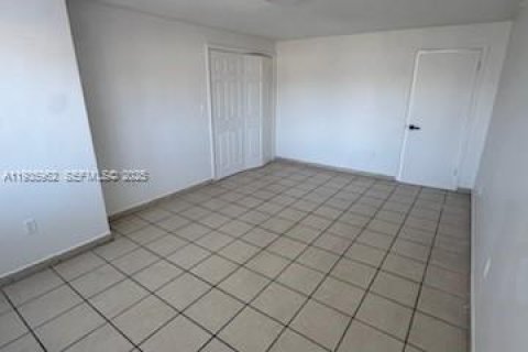 House in Miami, Florida 3 bedrooms, 88.26 sq.m. № 1994072 - photo 8