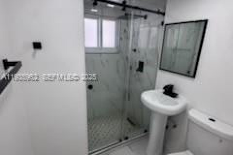 House in Miami, Florida 3 bedrooms, 88.26 sq.m. № 1994072 - photo 11