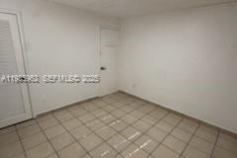 House in Miami, Florida 3 bedrooms, 88.26 sq.m. № 1994072 - photo 14