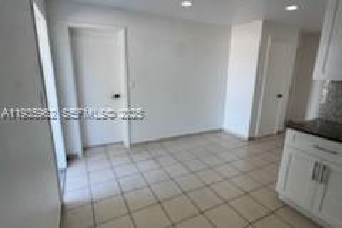 House in Miami, Florida 3 bedrooms, 88.26 sq.m. № 1994072 - photo 6