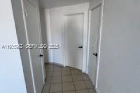 House in Miami, Florida 3 bedrooms, 88.26 sq.m. № 1994072 - photo 9