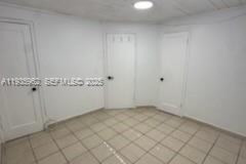 House in Miami, Florida 3 bedrooms, 88.26 sq.m. № 1994072 - photo 13