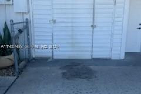 House in Miami, Florida 3 bedrooms, 88.26 sq.m. № 1994072 - photo 18