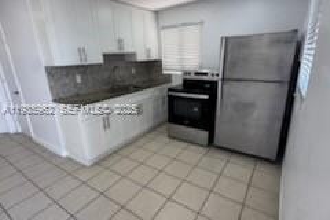 House in Miami, Florida 3 bedrooms, 88.26 sq.m. № 1994072 - photo 3