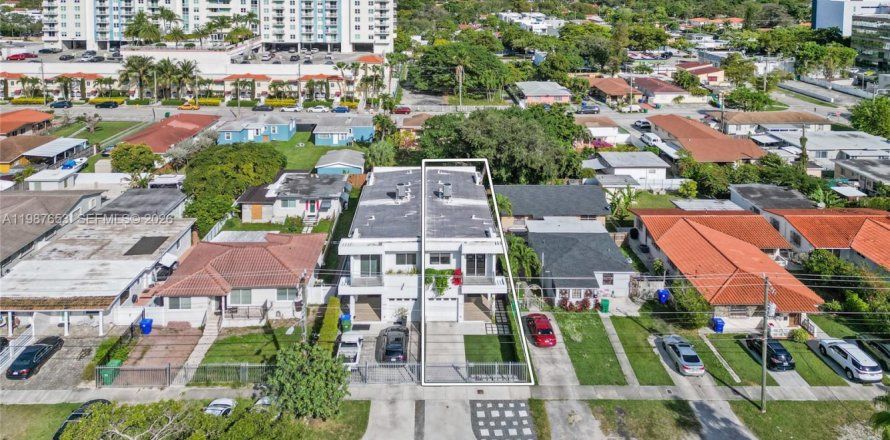 Таунхаус в Майами, Флорида 3 спальни, 214.79м2 № 2049094