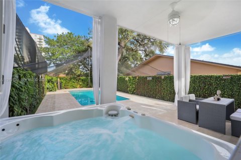 Купить таунхаус в Майами, Флорида 3 спальни, 214.79м2, № 2049094 - фото 11