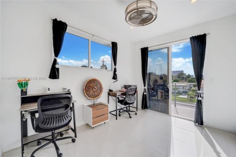 Купить таунхаус в Майами, Флорида 3 спальни, 214.79м2, № 2049094 - фото 13