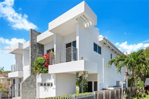 Купить таунхаус в Майами, Флорида 3 спальни, 214.79м2, № 2049094 - фото 2