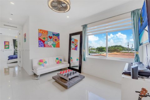 Купить таунхаус в Майами, Флорида 3 спальни, 214.79м2, № 2049094 - фото 15