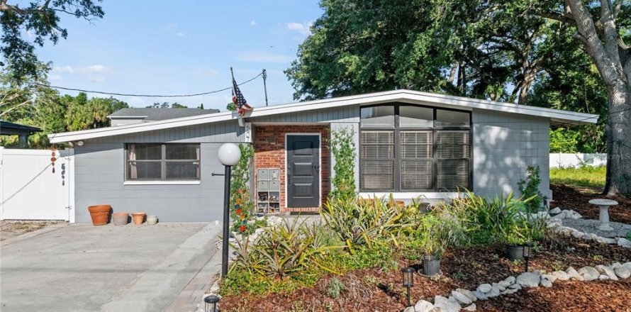 Villa ou maison à Tampa, Floride 3 chambres, 137.03 m2 № 1826625