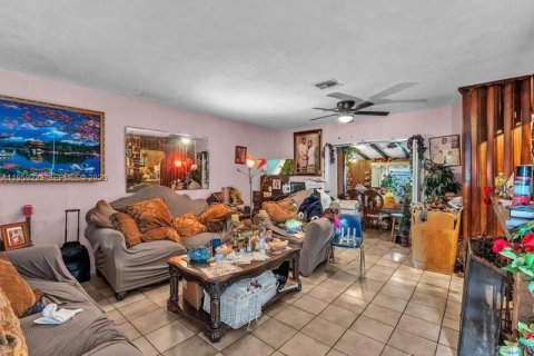 Купить виллу или дом в Майами, Флорида 4 спальни, 198.81м2, № 2026607 - фото 2