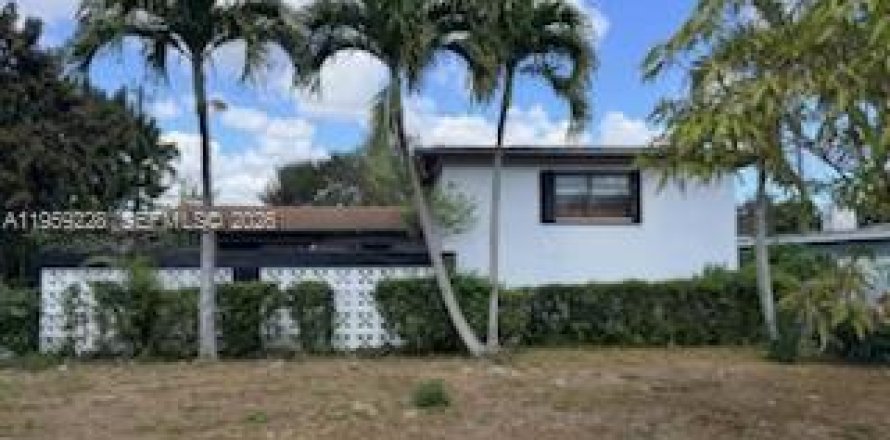 Дом в Майами, Флорида 4 спальни, 198.81м2 № 2026607
