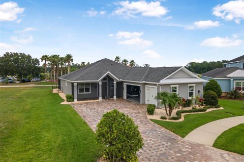 House in New Smyrna Beach, Florida 3 bedrooms, 188.96 sq.m. № 1762069 - photo 1