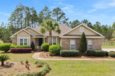House in Freeport, Florida 3 bedrooms, 189.8 sq.m. № 558887 - photo 1