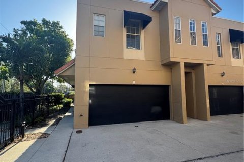 Adosado en Tampa, Florida 3 dormitorios, 162.49 m2 № 2097244