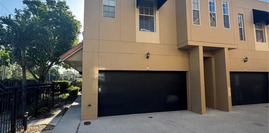 Adosado en Tampa, Florida 3 dormitorios, 162.49 m2 № 2097244