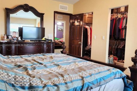 House in Riviera Beach, Florida 3 bedrooms, 145.95 sq.m. № 1746162 - photo 8