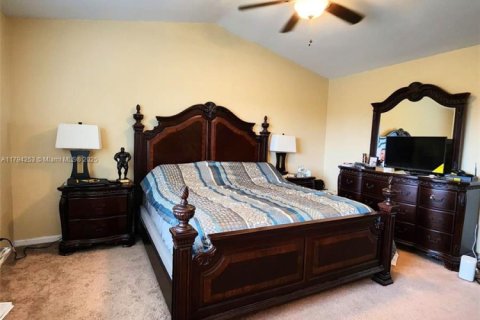 House in Riviera Beach, Florida 3 bedrooms, 145.95 sq.m. № 1746162 - photo 7