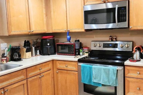House in Riviera Beach, Florida 3 bedrooms, 145.95 sq.m. № 1746162 - photo 5