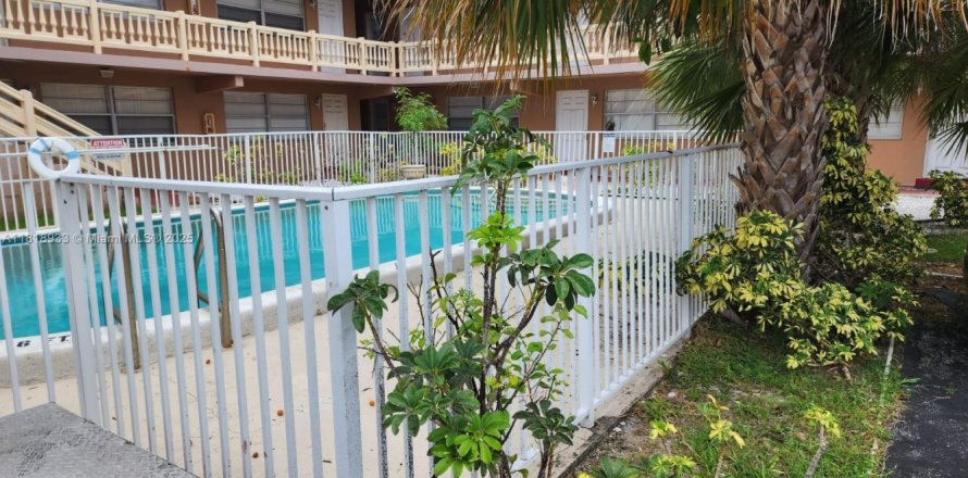 Condo in Pompano Beach, Florida, 2 bedrooms  № 1796420