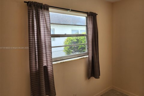 Condo in Pompano Beach, Florida, 2 bedrooms  № 1796420 - photo 12