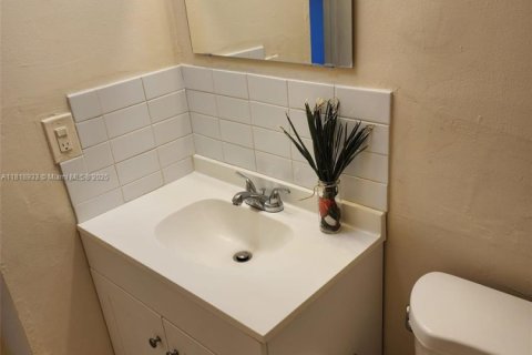 Condo in Pompano Beach, Florida, 2 bedrooms  № 1796420 - photo 4