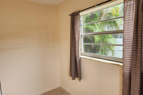 Condo in Pompano Beach, Florida, 2 bedrooms  № 1796420 - photo 13