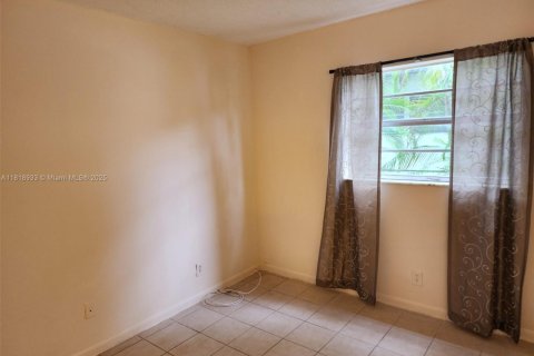 Condo in Pompano Beach, Florida, 2 bedrooms  № 1796420 - photo 14