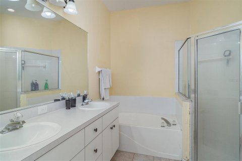 House in Fish Hawk, Florida 3 bedrooms, 159.79 sq.m. № 1807969 - photo 18