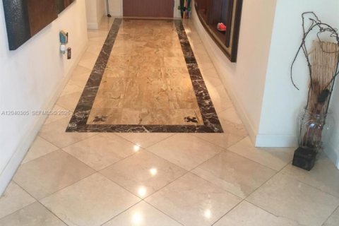 Condo in Sunny Isles Beach, Florida, 3 bedrooms  № 2087300 - photo 17