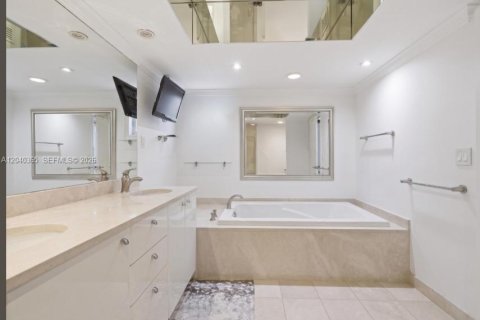 Condo in Sunny Isles Beach, Florida, 3 bedrooms  № 2087300 - photo 23