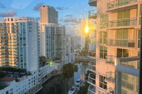 Condo in Sunny Isles Beach, Florida, 3 bedrooms  № 2087300 - photo 27