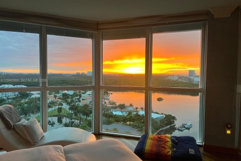 Condo in Sunny Isles Beach, Florida, 3 bedrooms  № 2087300 - photo 19