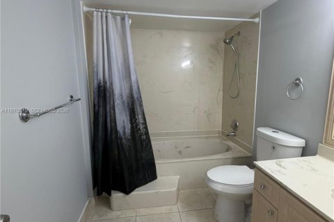 Condo in Sunny Isles Beach, Florida, 2 bedrooms  № 2040774 - photo 20