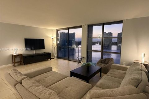 Condo in Sunny Isles Beach, Florida, 2 bedrooms  № 2040774 - photo 4