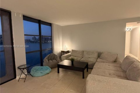 Condo in Sunny Isles Beach, Florida, 2 bedrooms  № 2040774 - photo 5