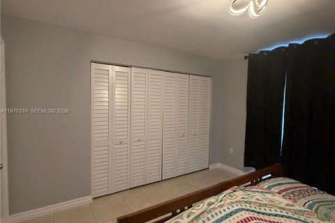 Condo in Sunny Isles Beach, Florida, 2 bedrooms  № 2040774 - photo 10