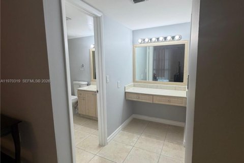 Condo in Sunny Isles Beach, Florida, 2 bedrooms  № 2040774 - photo 19