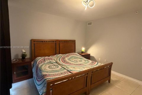 Condo in Sunny Isles Beach, Florida, 2 bedrooms  № 2040774 - photo 16