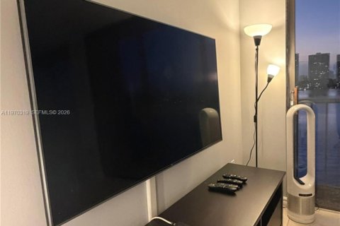 Condo in Sunny Isles Beach, Florida, 2 bedrooms  № 2040774 - photo 17