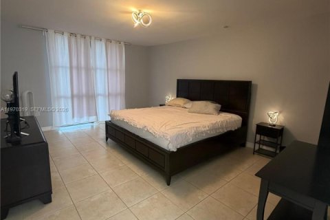 Condo in Sunny Isles Beach, Florida, 2 bedrooms  № 2040774 - photo 7