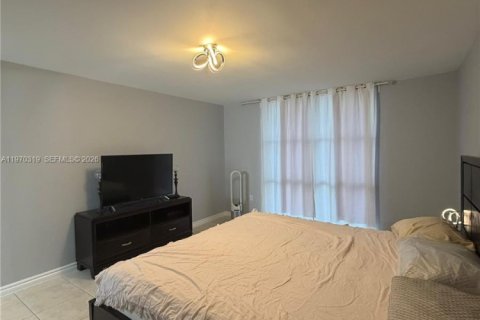 Condo in Sunny Isles Beach, Florida, 2 bedrooms  № 2040774 - photo 8