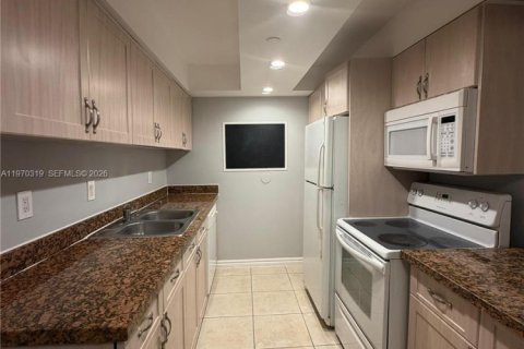 Condo in Sunny Isles Beach, Florida, 2 bedrooms  № 2040774