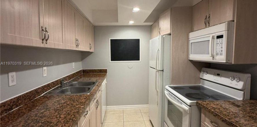 Condo in Sunny Isles Beach, Florida, 2 bedrooms  № 2040774