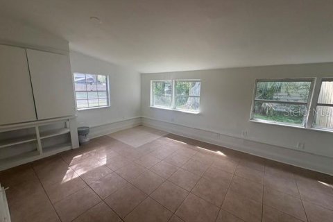 House in Tampa, Florida 3 bedrooms, 136.01 sq.m. № 2391351 - photo 5