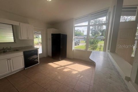House in Tampa, Florida 3 bedrooms, 136.01 sq.m. № 2391351 - photo 3