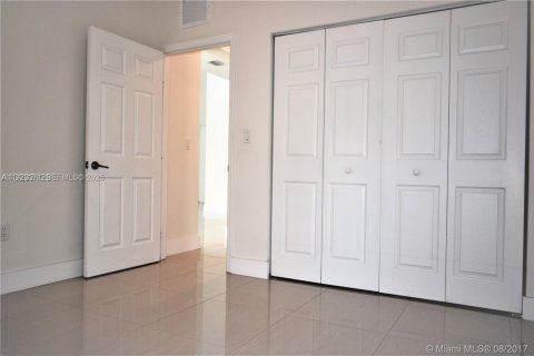 Villa ou maison à louer à Doral, Floride: 4 chambres, 267.37 m2 № 1977356 - photo 12