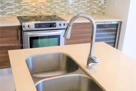 Villa ou maison à louer à Doral, Floride: 4 chambres, 267.37 m2 № 1977356 - photo 8