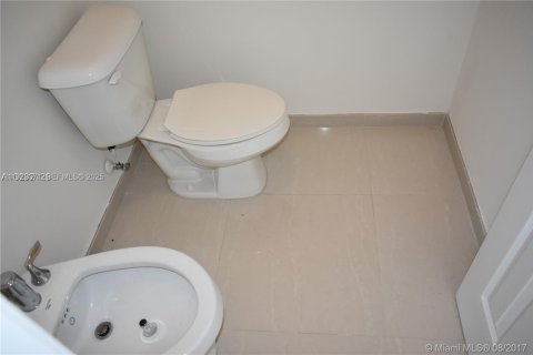 Villa ou maison à louer à Doral, Floride: 4 chambres, 267.37 m2 № 1977356 - photo 27