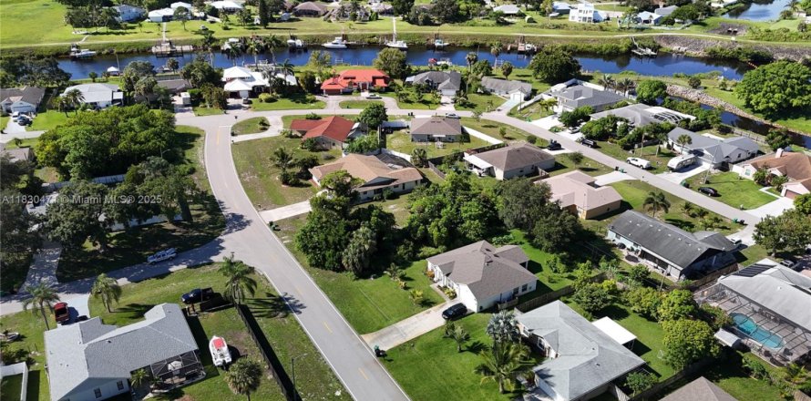 Terrain à Port St. Lucie, Floride № 1806074